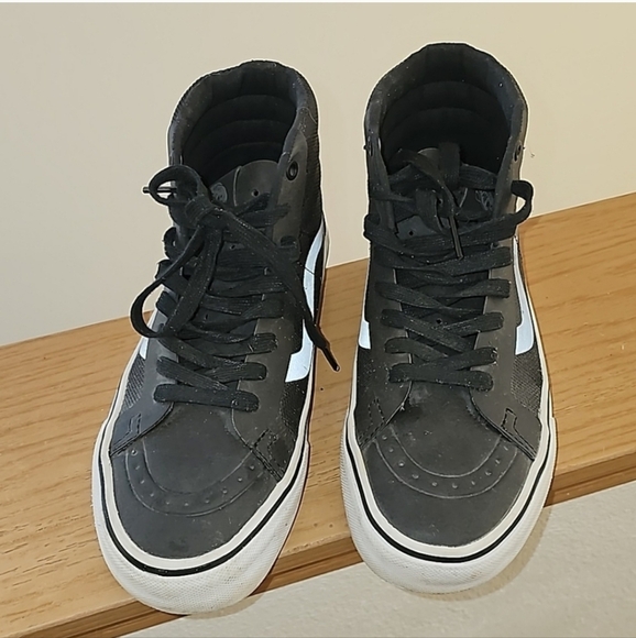 Vans Black and White High-Top Sneakers with Iconic Stripe - Picture 4 of 7